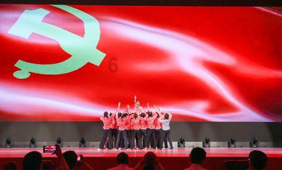 两会现场丨新疆开放的热情与中外记者聚光灯的热度